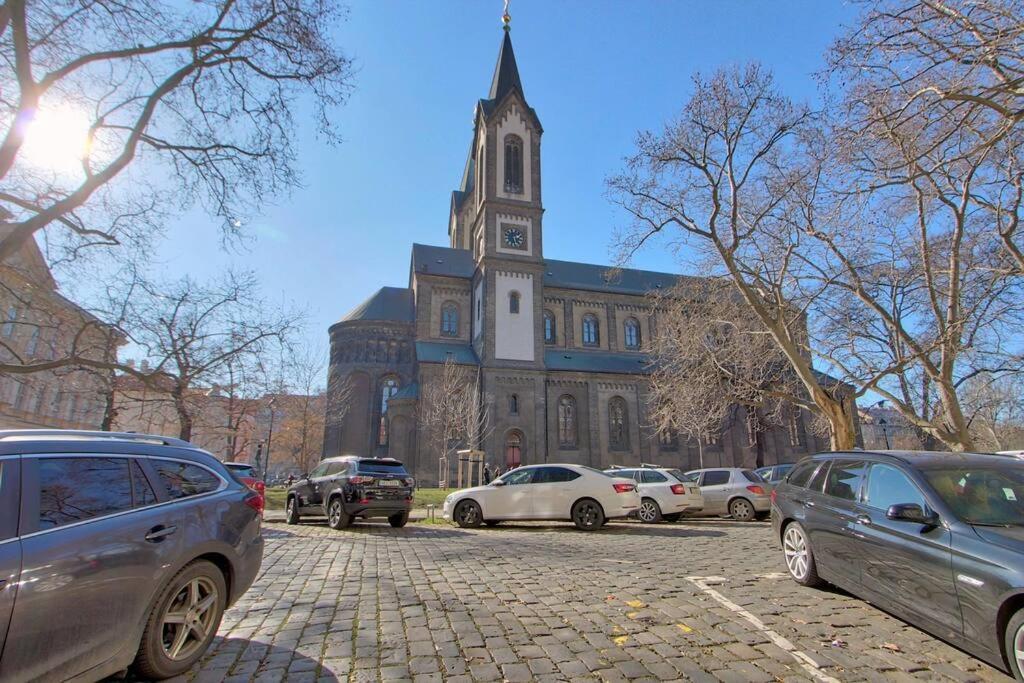 Auriapartments Karlin 2Kk S Terasou A Parkovanim Прага Экстерьер фото