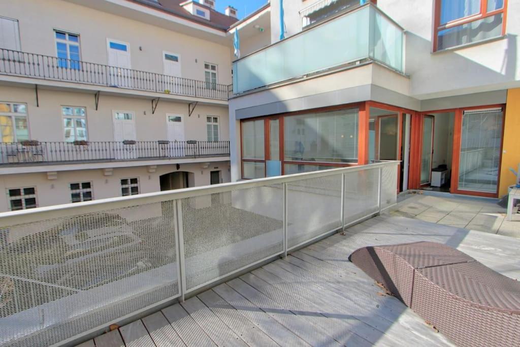 Auriapartments Karlin 2Kk S Terasou A Parkovanim Прага Экстерьер фото